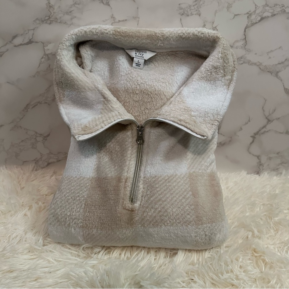 CROWN & IVY •  Women's  (Size L) Fleece Coordinated Set in Neutral Gingham